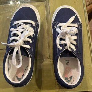 Navy blue footmates chuck taylors for kids